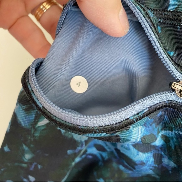 LULULEMON Run: Top Speed Crop Luxtreme Floral Backdrop Blue Black Green Size 4 - Picture 10 of 12